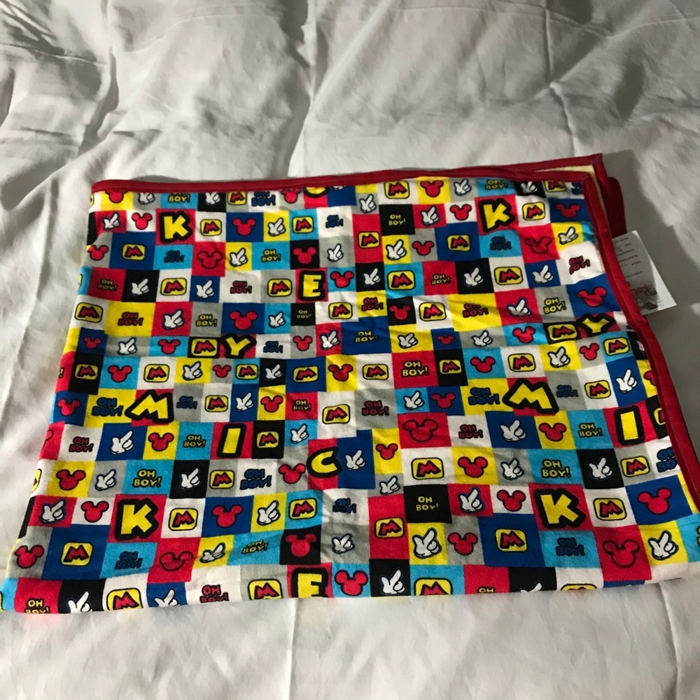 Mickey’s Handcrafted Throw - Picture 4 of 6
